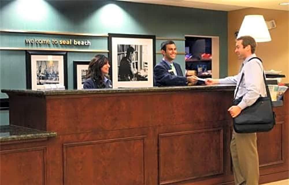 Hampton Inn & Suites Seal Beach Esterno foto