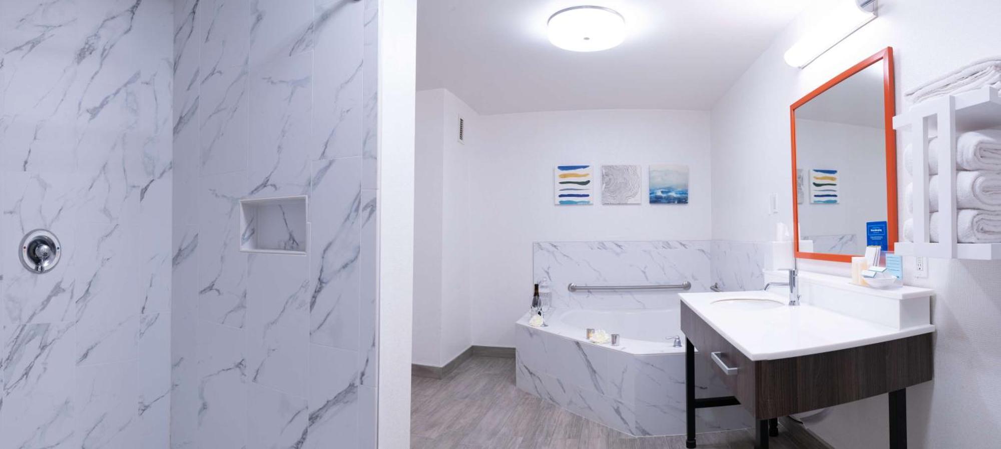 Hampton Inn & Suites Seal Beach Esterno foto