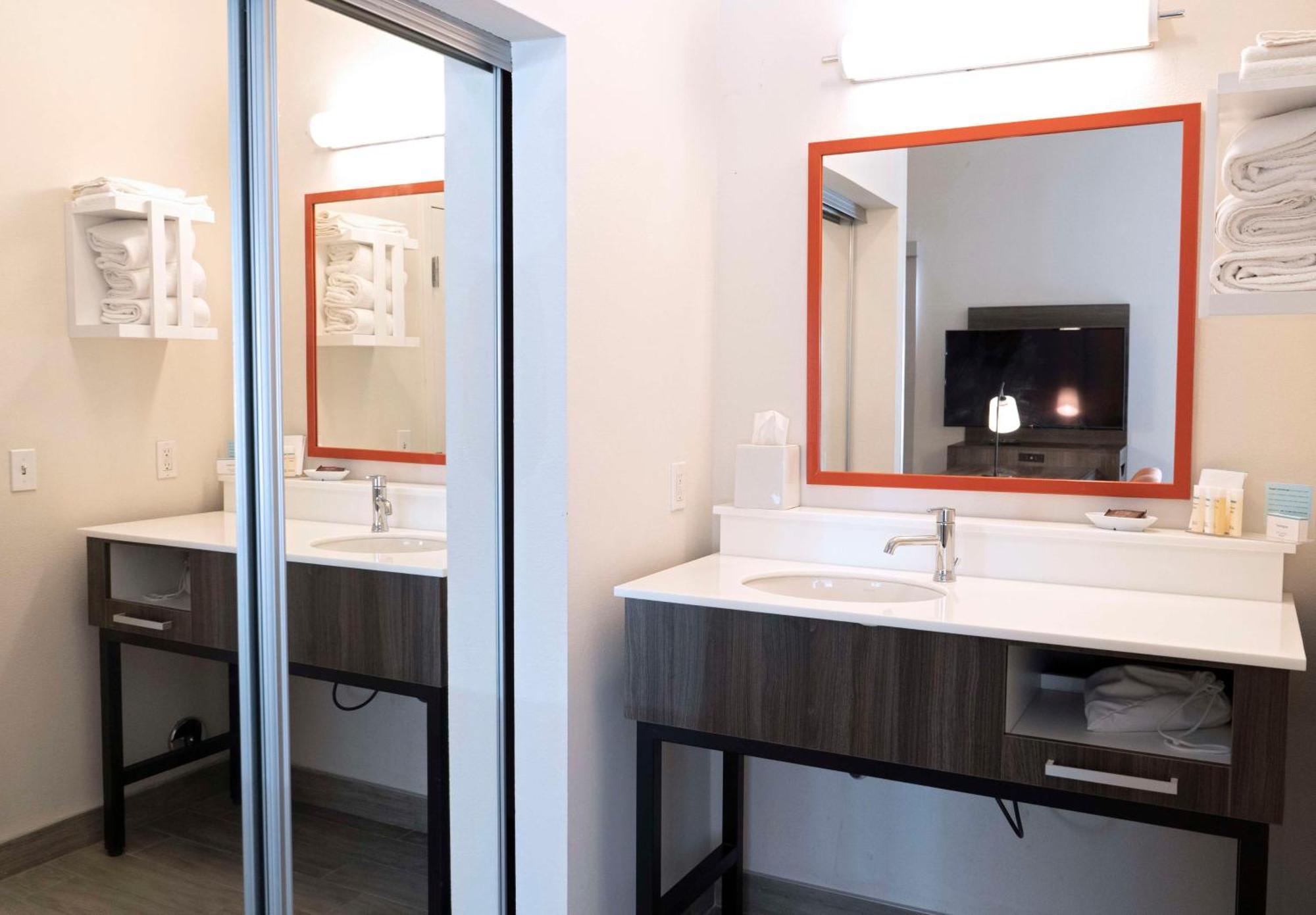 Hampton Inn & Suites Seal Beach Esterno foto