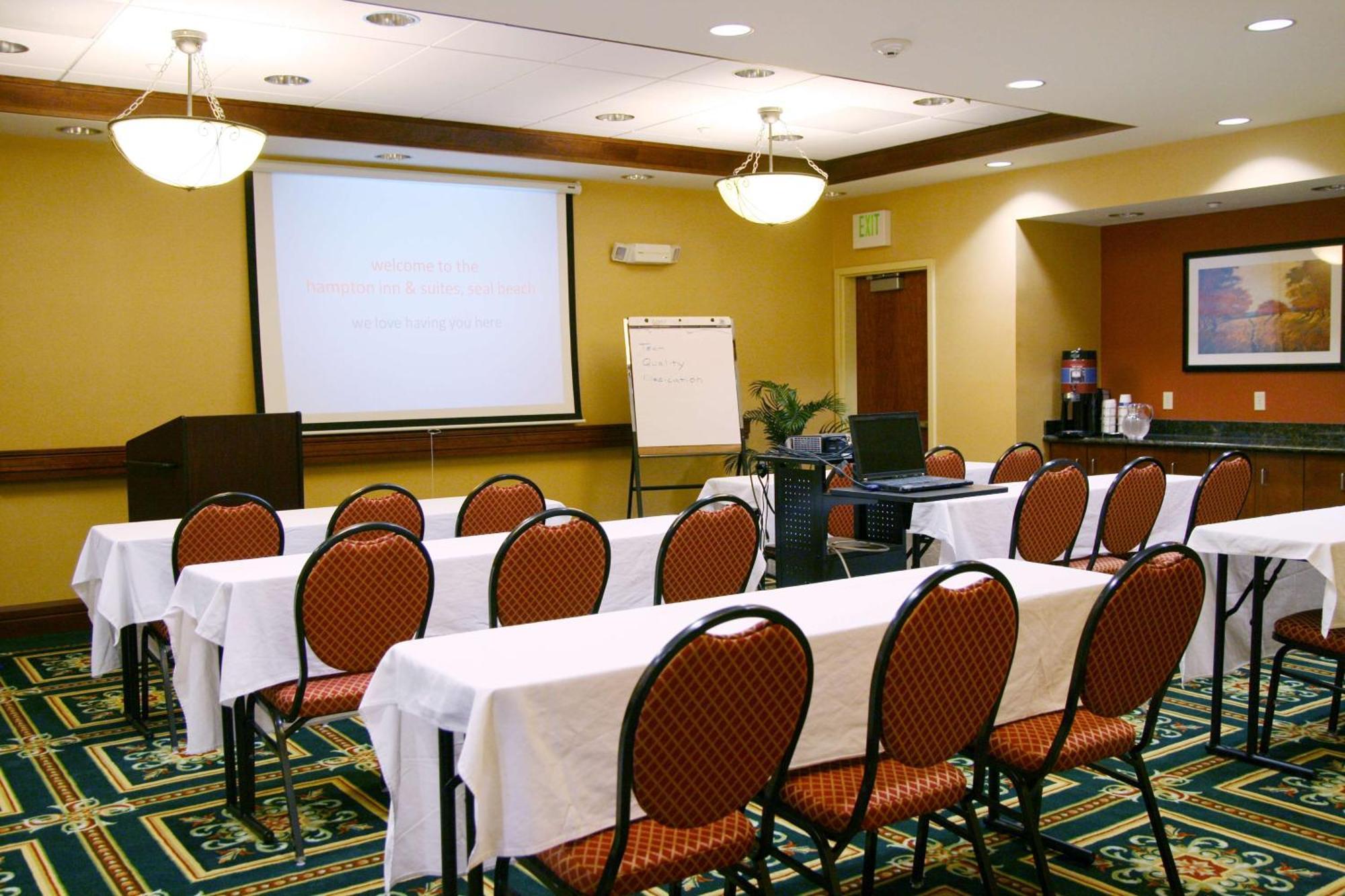 Hampton Inn & Suites Seal Beach Esterno foto