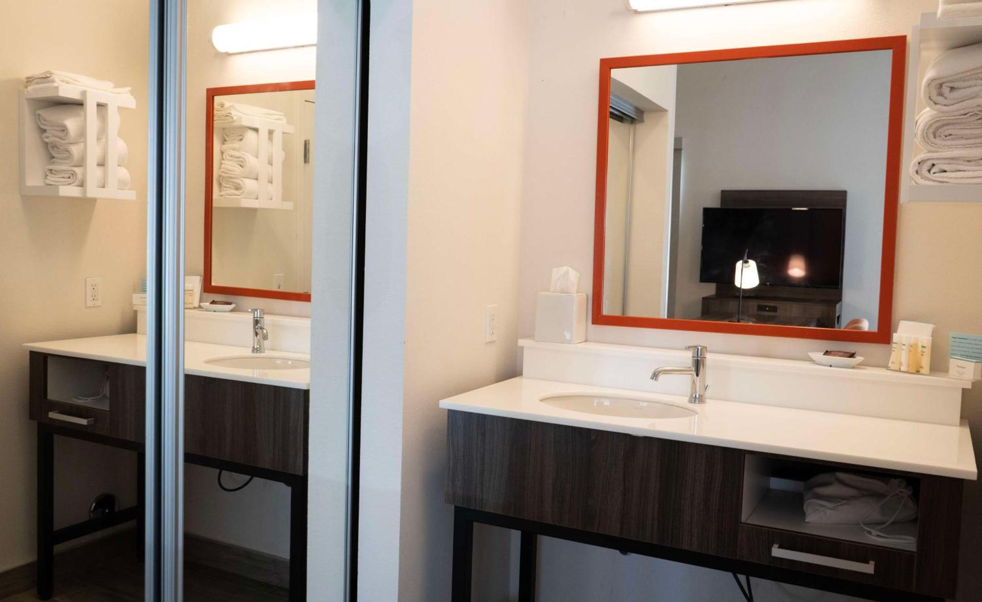 Hampton Inn & Suites Seal Beach Esterno foto