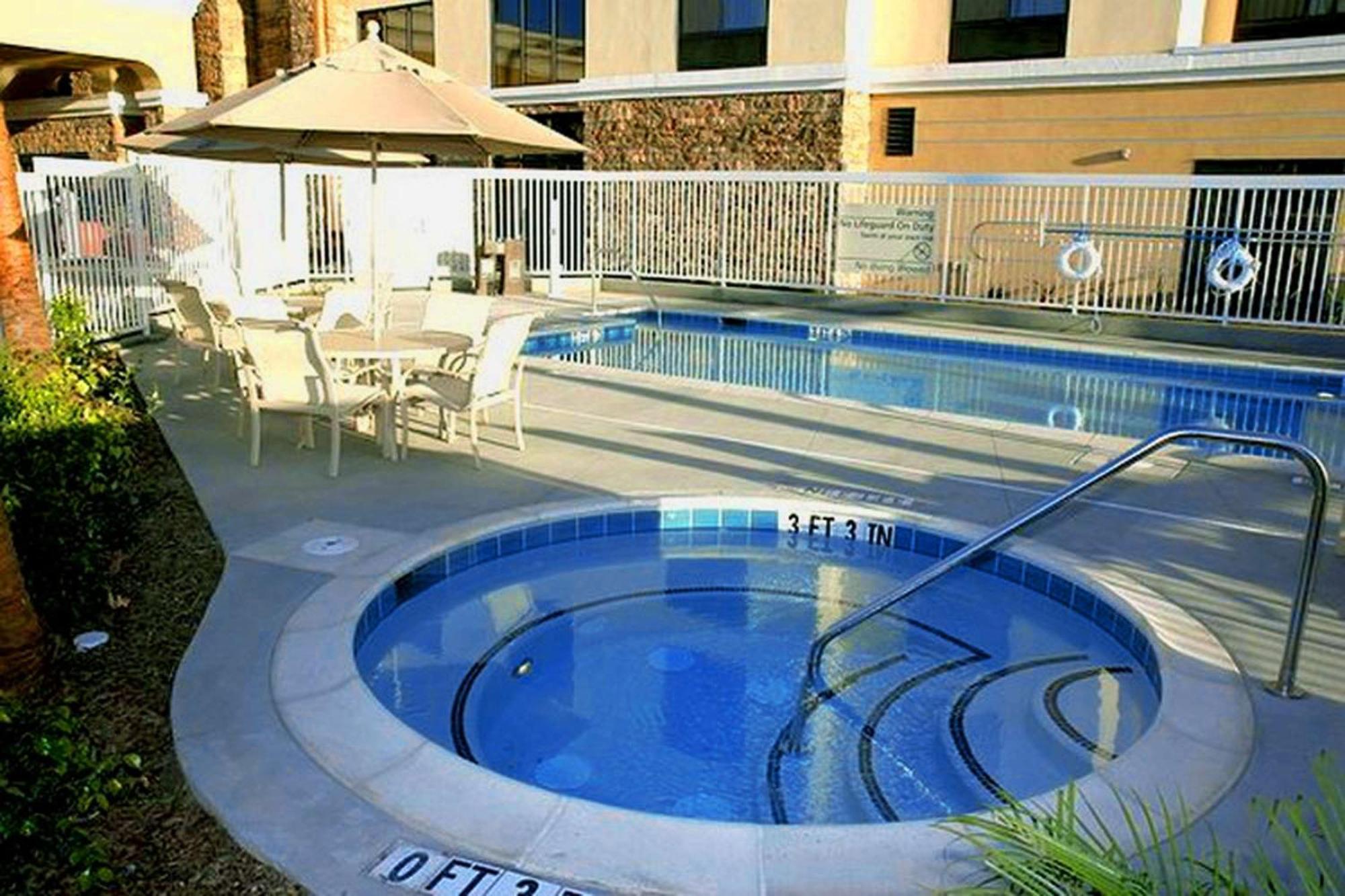 Hampton Inn & Suites Seal Beach Esterno foto