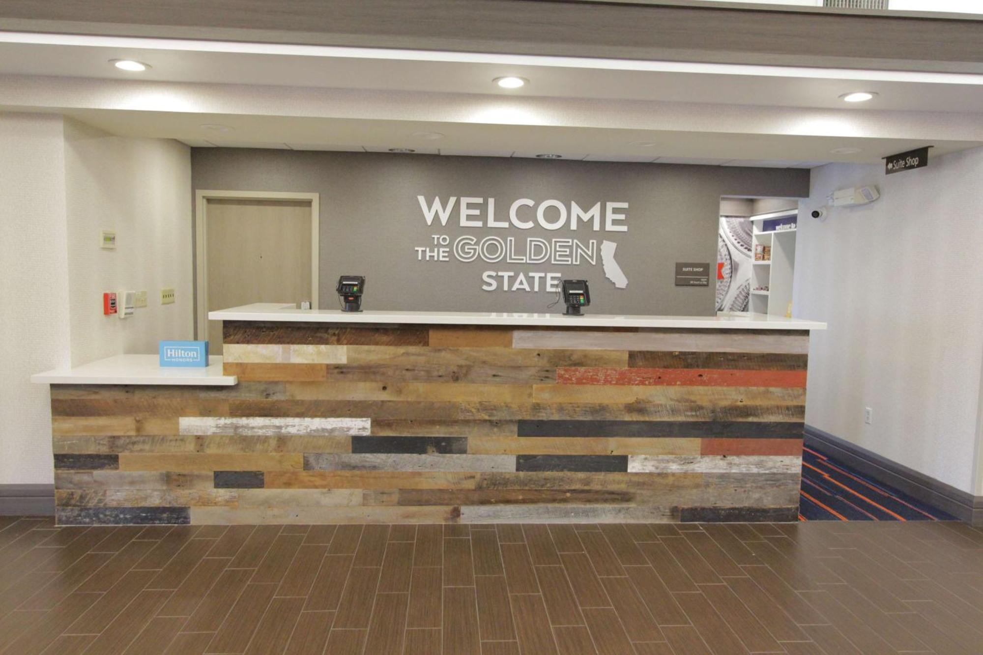 Hampton Inn & Suites Seal Beach Esterno foto